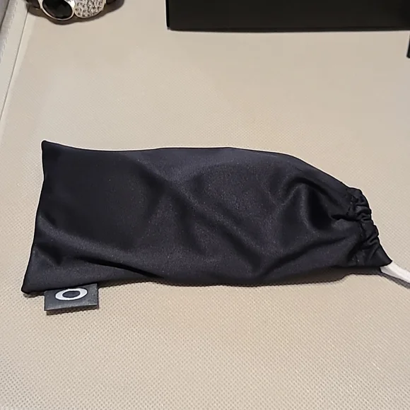 OAKLEY SUNGLASSES - Picture 10 of 11